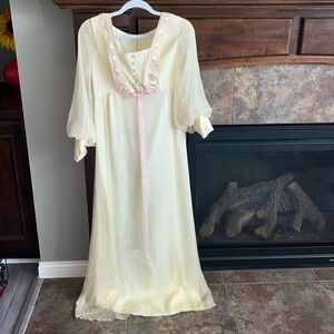 Beautiful vintage ivory Bridgerton boho romantic cottagecore dress pink lace XS